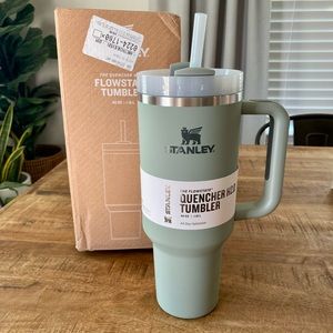 THE QUENCHER H2.0 FLOWSTATE TUMBLER (SOFT MATTE) | 40 OZ. Bay Leaf